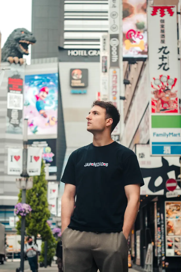 Andrei Octavian Danciulescu en Dotonbori, Osaka